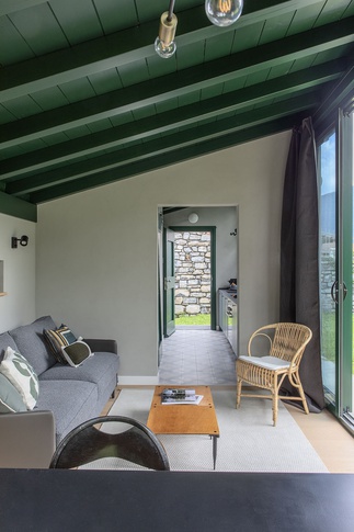 Soggiorno in stile contemporaneo di 18 di Chantal Forzatti architetto