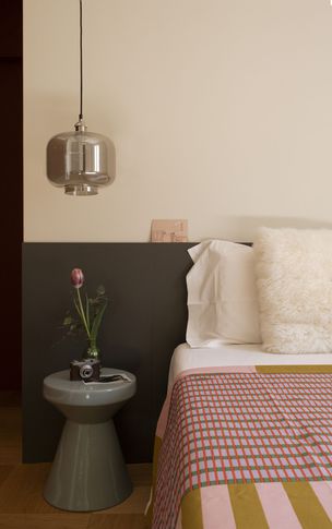 Camera da Letto in stile contemporaneo di 17 di Michela Cordisco Studio