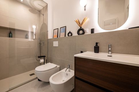 Bagno in stile moderno di 4 di Serena Maiorano Architetto