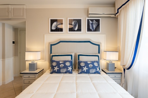 Camera da Letto in stile contemporaneo di 12 di Arky’Studio srl