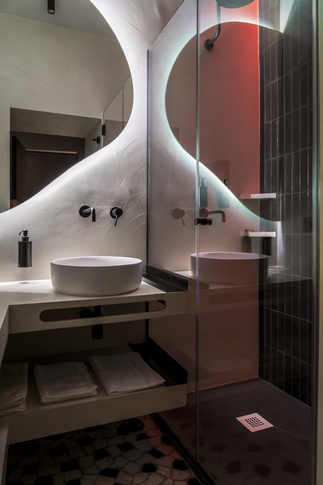 Bagno in stile contemporaneo di 5 di RAG Architettura di Giuseppe Raimondo Architetto