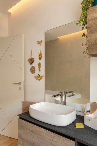 Bagno in stile contemporaneo di 7 di Caterina Scamardella Architetto