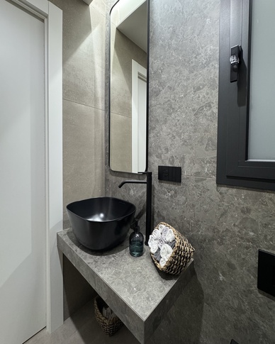 Bagno in stile contemporaneo di 2 di IMA STUDIO