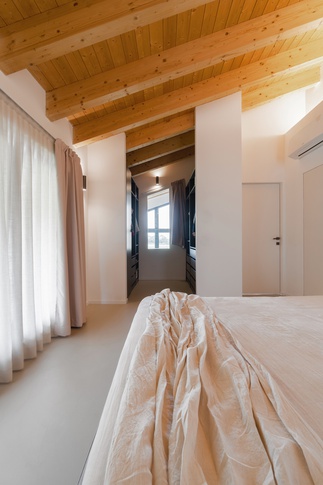 Camera da Letto in stile soft industrial di 19 di Simona Fogalesi interior designer