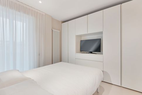 Camera da Letto in stile minimal di 11 di Sofia Carta Studio