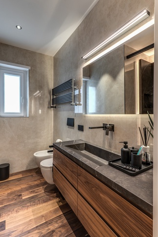 Bagno in stile contemporaneo di 5 di MOB Architects