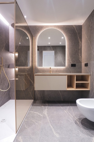 Bagno in stile moderno di 10 di Desearq studio - architettura e interior design