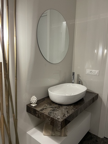Bagno in stile contemporaneo di 5 di IMA STUDIO