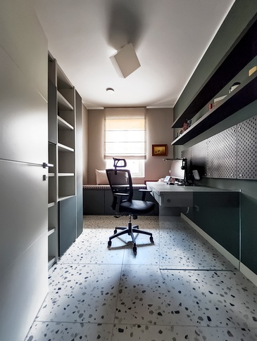 Studio in stile contemporaneo di 8 di Studio MAC