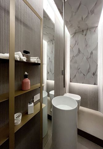 Bagno in stile moderno di 10 di B2Carchitetti