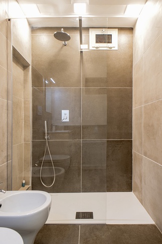 Bagno in stile minimal di 5 di Luca Bucciantini Architettura d' Interni