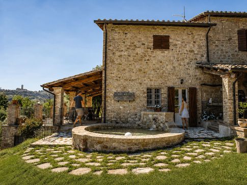 Giardino in stile rustico di 300 di Equus Architects