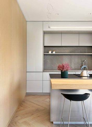 Cucina in stile moderno di 16 di STRA architects