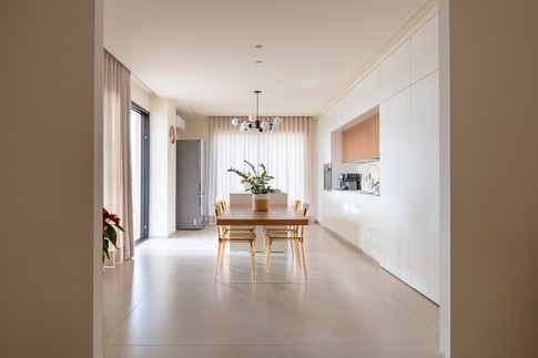 Cucina in stile contemporaneo di 23 di ciquadro architetti