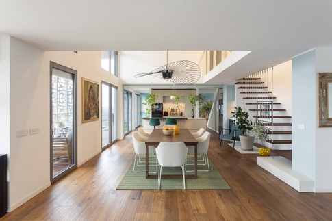 Scale in stile moderno di 4 di NOMADE ARCHITETTURA