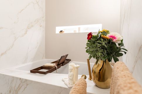 Bagno di Servizio in stile glamour di 8 di Desearq studio - architettura e interior design