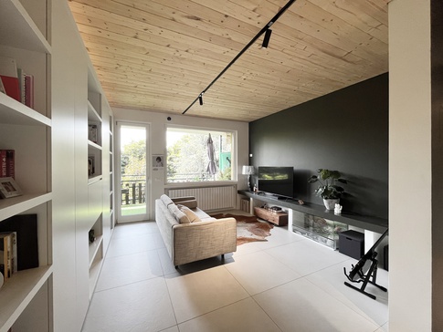 Soggiorno in stile contemporaneo di 20 di bdastudio