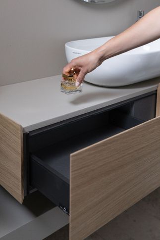 Bagno in stile contemporaneo di 9 di Abitacolo Interni
