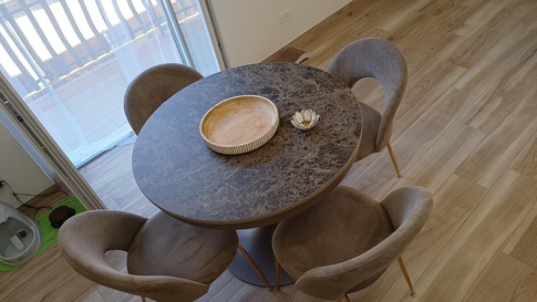 Soggiorno in stile contemporaneo di 24 di Melissa Domenici Architetto