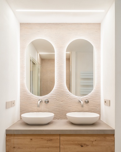 Bagno in stile moderno di 5 di doppiozero interior