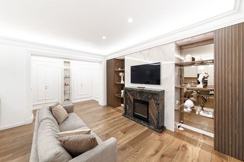 Soggiorno in stile classico di 30 di Salvatore Sito Interior Designer