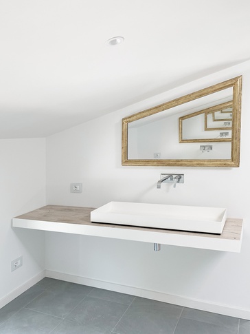 Bagno in stile contemporaneo di 10 di GAP31 Architetti