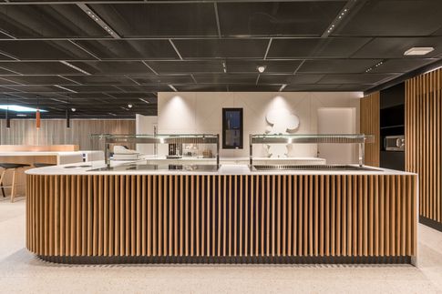 Angolo Bar in stile contemporaneo di 150 di Frame Farm - Architecture & Design