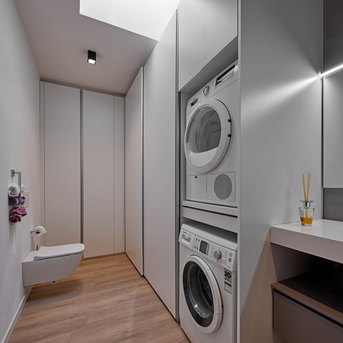 Lavanderia in stile contemporaneo di 8 di DQA Studio di architettura