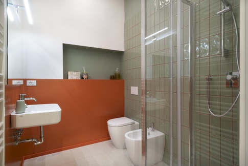 Bagno di Servizio in stile pop art di 4 di Annalisa Buscarini Ingegnere Edile Architetto
