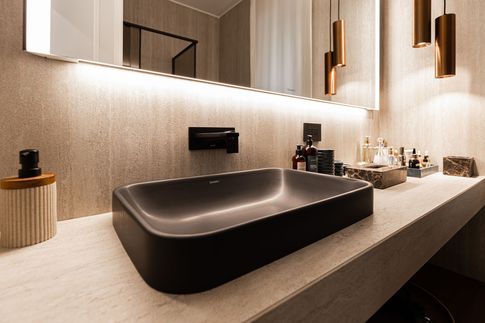 Bagno in stile glamour di 7 di Desearq studio - architettura e interior design