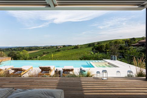 Piscina in stile moderno di 2000 di VIU' STUDIO DI ARCHITETTURA