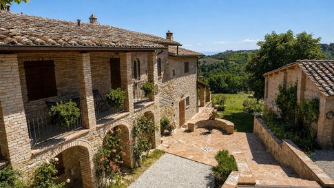 Giardino in stile rustico di 300 di Equus Architects