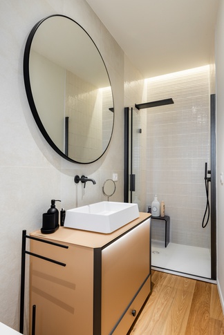 Bagno in stile contemporaneo di 4 di Moltefacce SRL