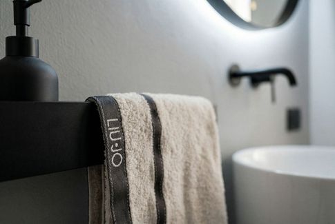 Bagno di Servizio in stile moderno di 4 di SaturninoStudio Architecture and Design