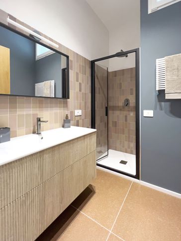 Bagno in stile contemporaneo di 4 di Lascia la Scia