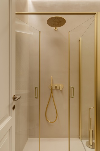 Bagno in stile maximalista di 6 di Rachele Biancalani Studio