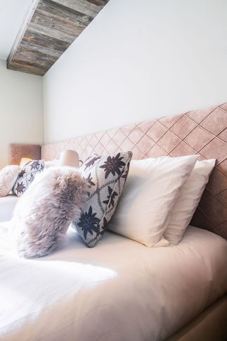 Camera da Letto in stile moderno di 13 di Design Alpino