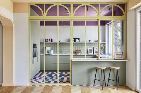 Cucina in stile contemporaneo di 12 di chromastudio Cucina in stile contemporaneo di 12 di chromastudio