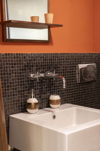 Bagno di Servizio in stile contemporaneo di 3 di Bossi Vigorito Building Interior