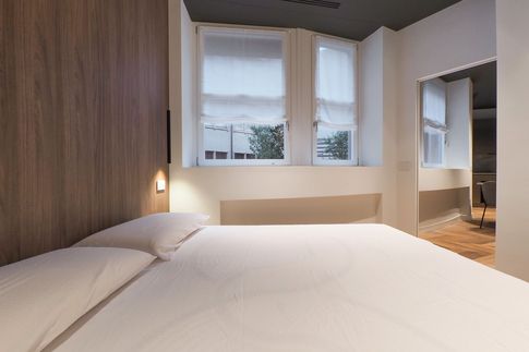 Camera da Letto in stile contemporaneo di 12 di Desearq studio - architettura e interior design