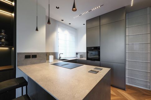 Cucina in stile moderno di 10 di Desearq studio - architettura e interior design