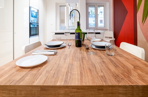Cucina in stile contemporaneo di 24 di Alessia Faiazza Architetto