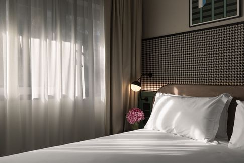 Camera da Letto in stile contemporaneo di 1 di Lorenzo Franzi | Fotografia
