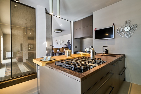 Cucina in stile contemporaneo di 15 di Valentina Garraffa architetto light designer Cucina in stile contemporaneo di 15 di Valentina Garraffa architetto light designer
