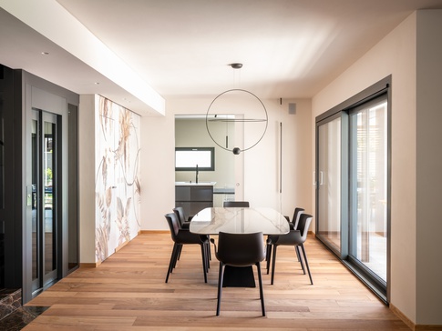 Soggiorno in stile moderno di 53 di Studio di Architettura Barbara Vucusa Architetto