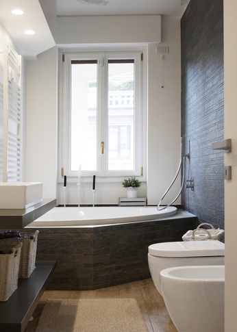 Bagno in stile contemporaneo di 6 di architetto Caterina Martini Bagno in stile contemporaneo di 6 di architetto Caterina Martini
