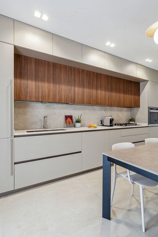 Cucina in stile contemporaneo di 18 di Ciquadro Architetti