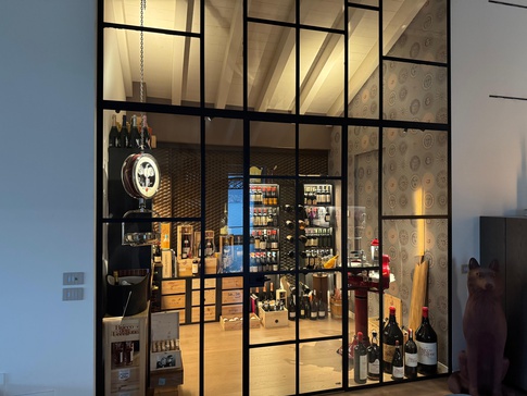 Cantina in stile soft industrial di 14 di ARCHIabita