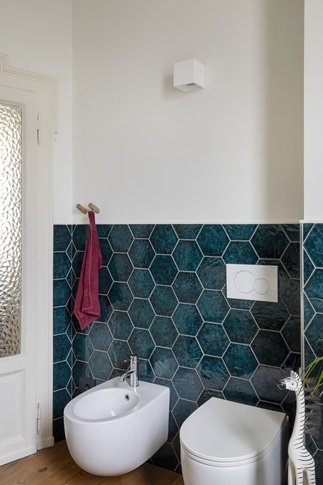 Bagno in stile contemporaneo di 6 di tapas studio