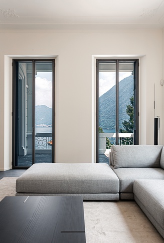 Soggiorno in stile moderno di 25 di NOMADE ARCHITETTURA